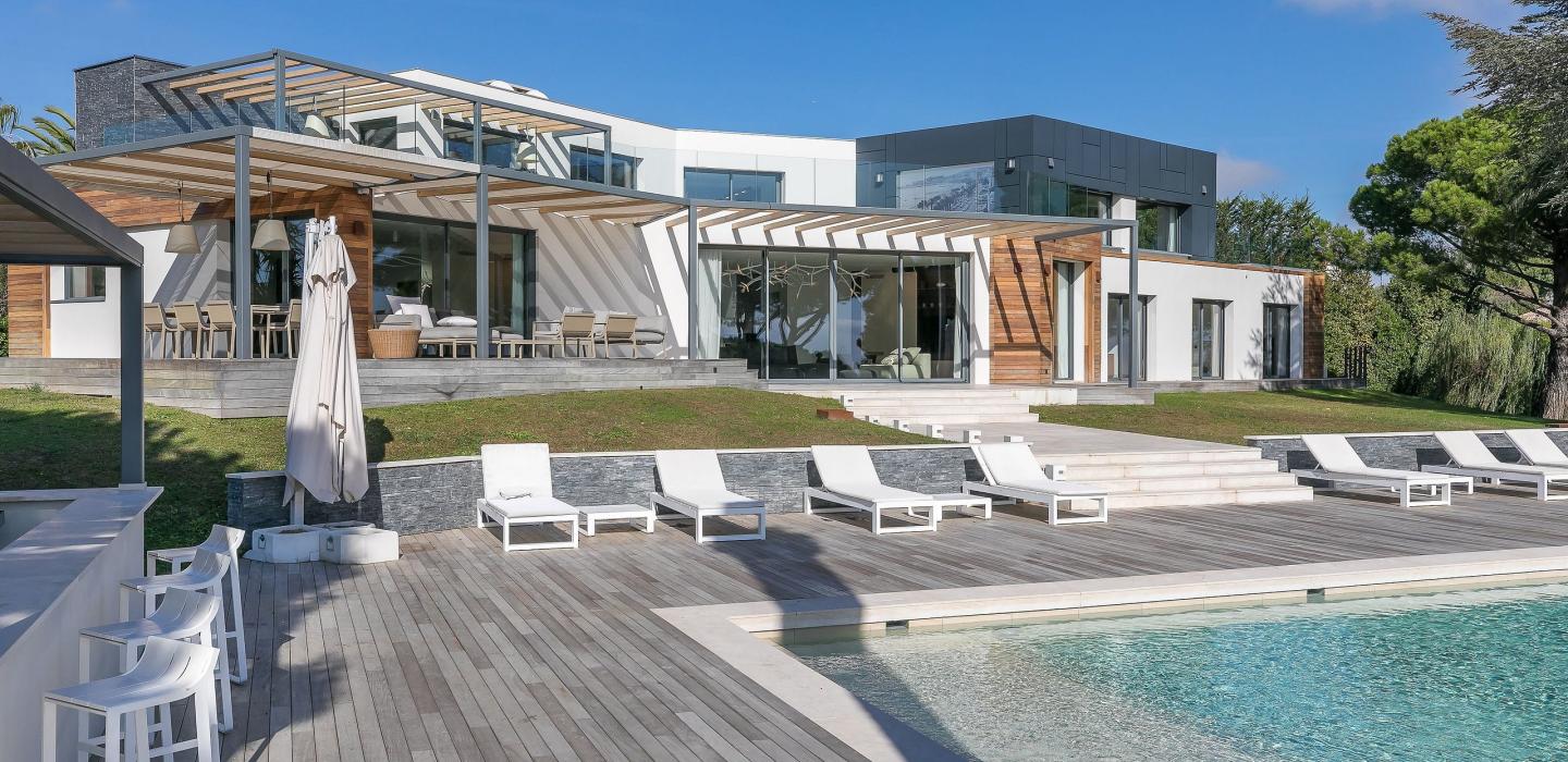 Azu053 - Exceptional Contemporary Villa