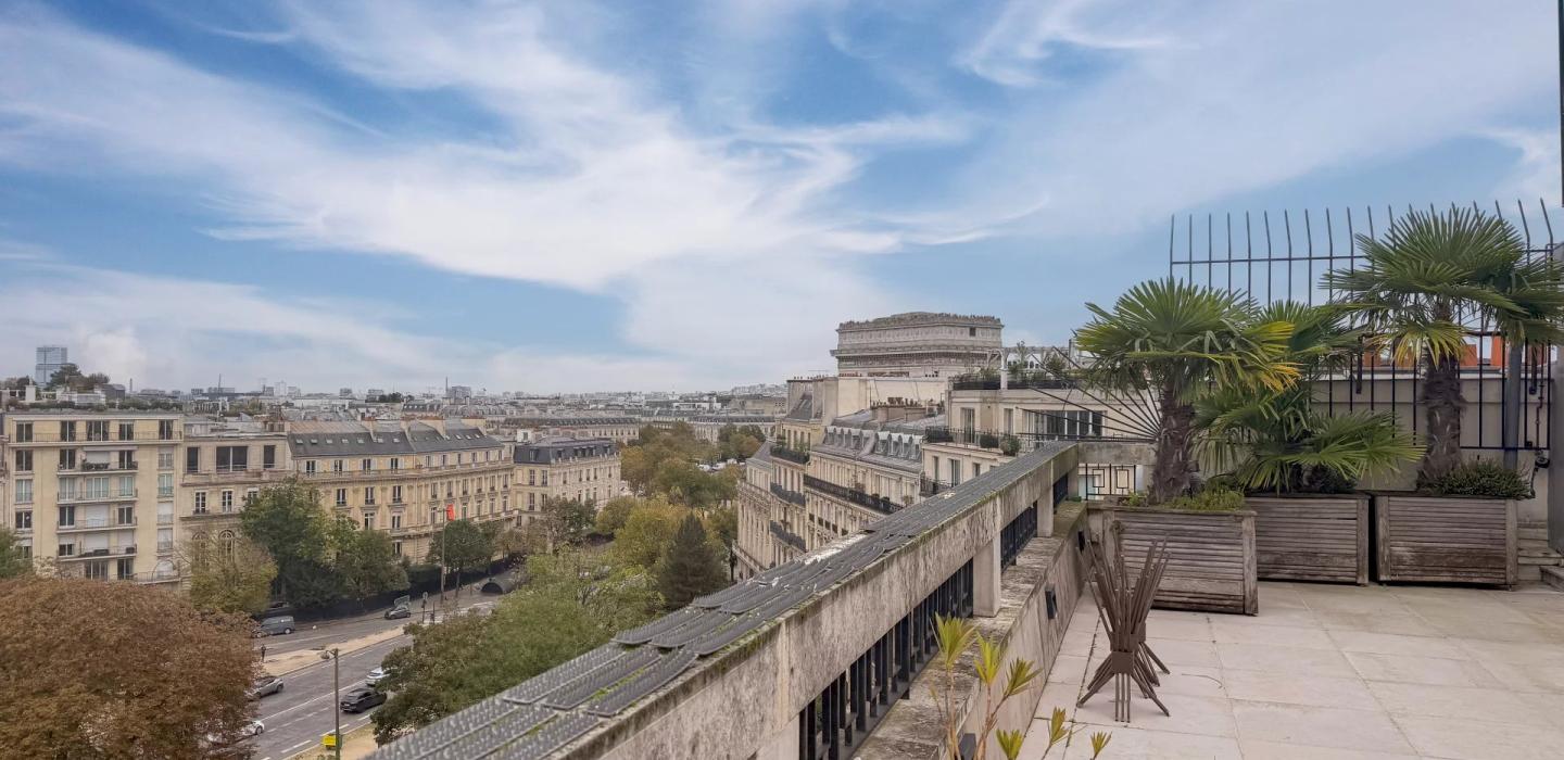 Par067 - Penthouse à rénover sur l'avenue Foch
