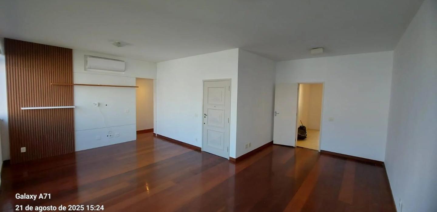 Charmoso apartamento idealmente localizado em Ipanema