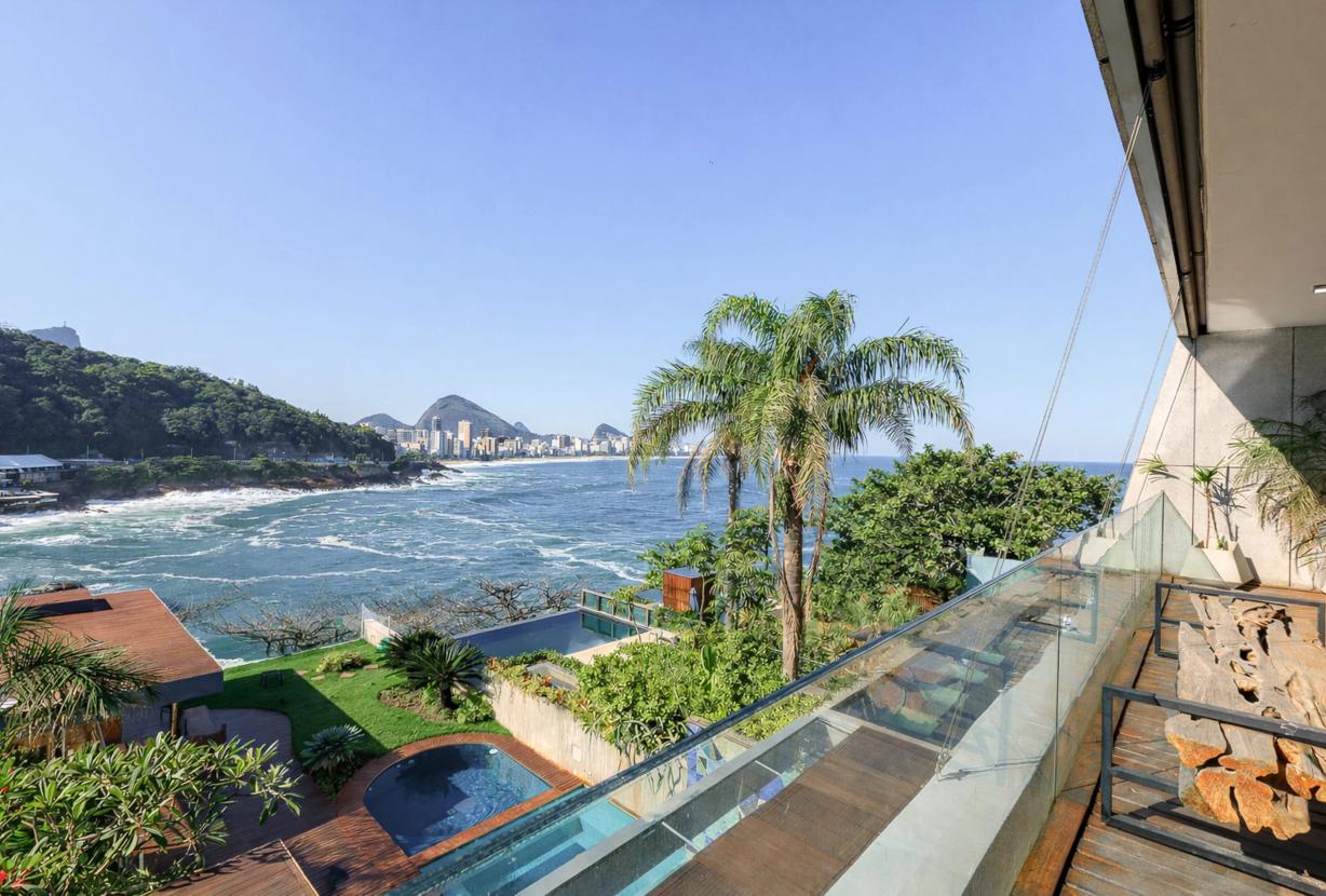 Rio006 - Excepcional villa en venta en Leblon