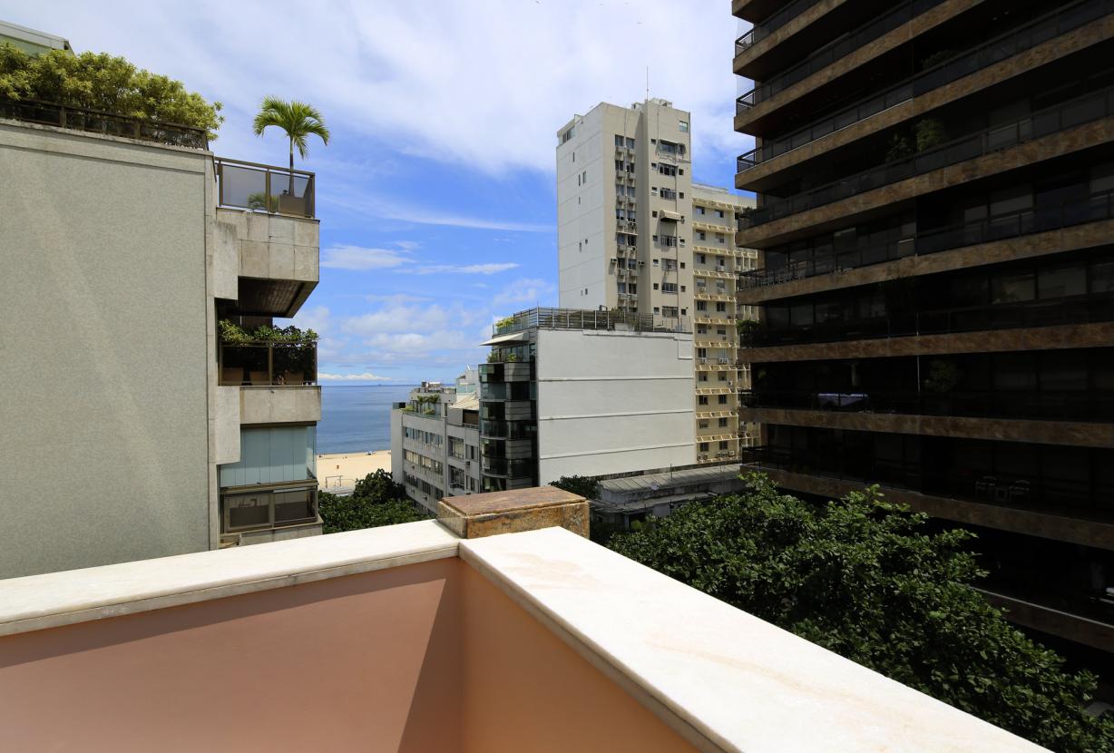 Rio031 - cobertura de 4 quartos no Leblon à venda