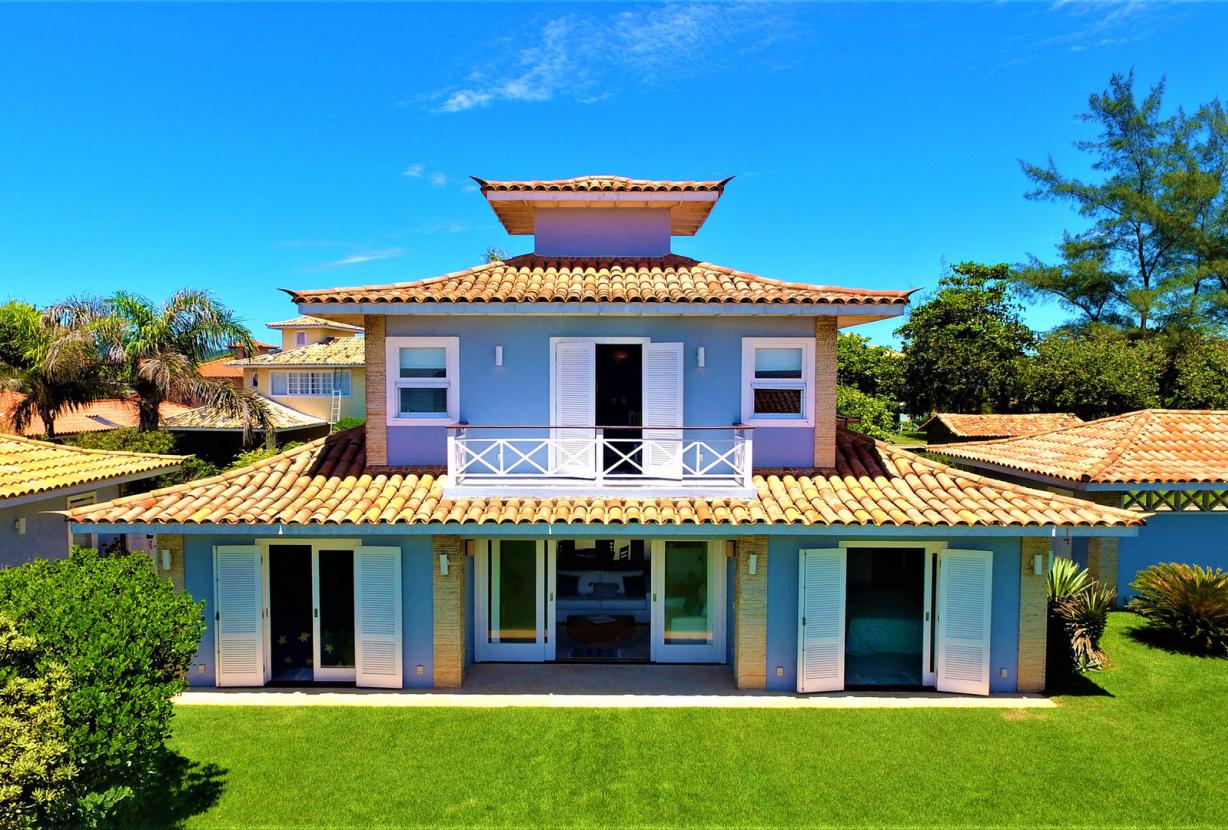 Buz043 - Casa luxuosa com piscina frente ao mar em Búzios