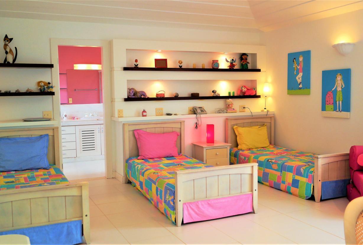 Buz043 - Casa luxuosa com piscina frente ao mar em Búzios