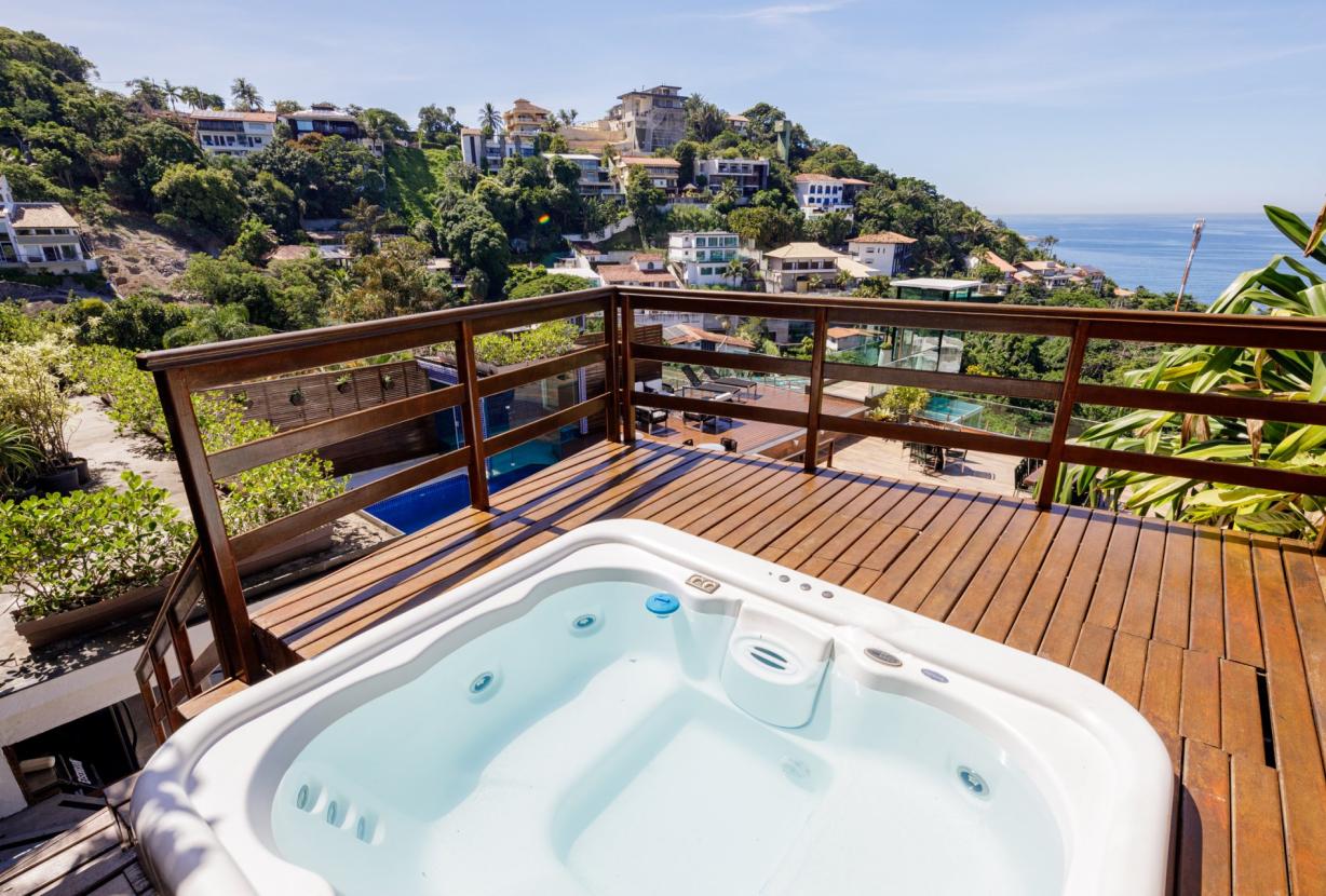 Rio052 - Hermosa villa con vista espectacular al mar en Joá