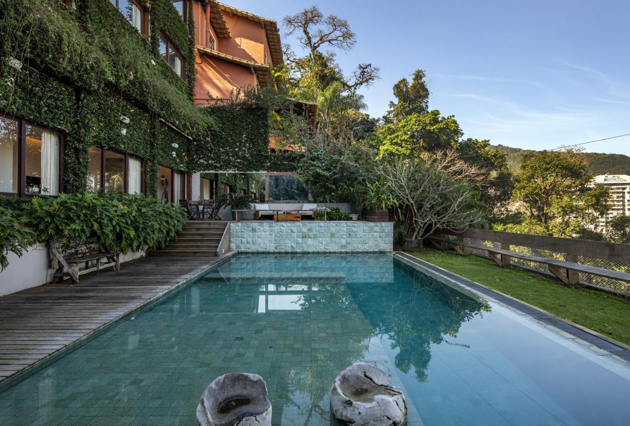 Rio103 - Hermosa casa renovada con piscina en Sao Conrado