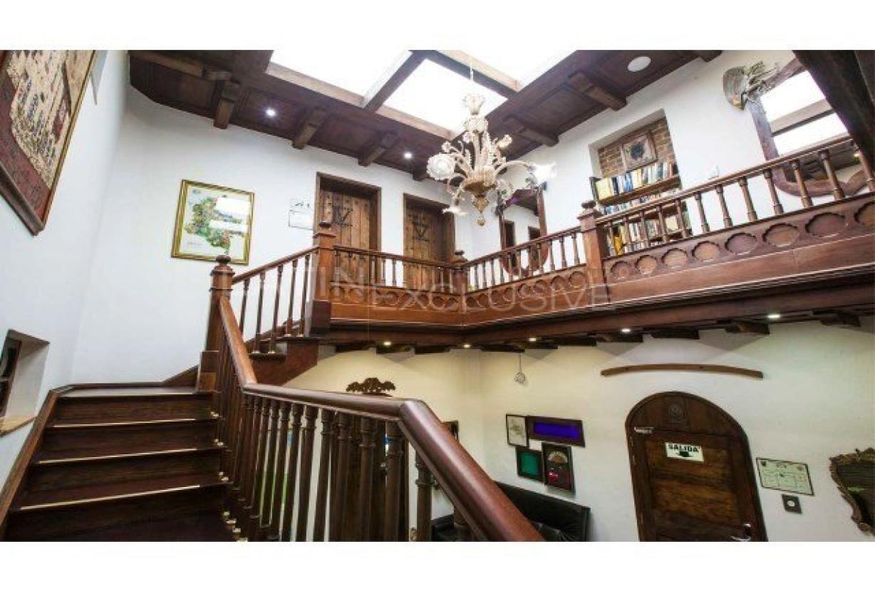 Bog262 - Spanish-style colonial house