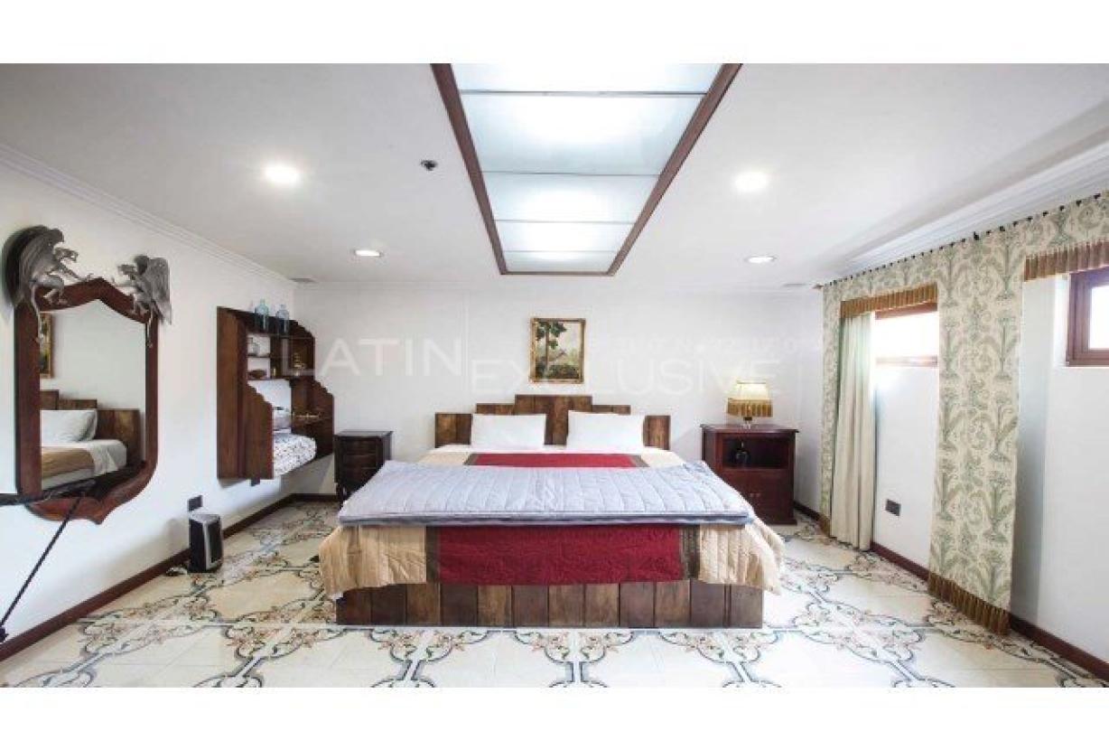 Bog262 - Spanish-style colonial house