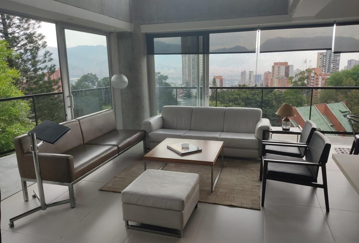 Med019 - Triplex penthouse with rooftop for sale in Medellin
