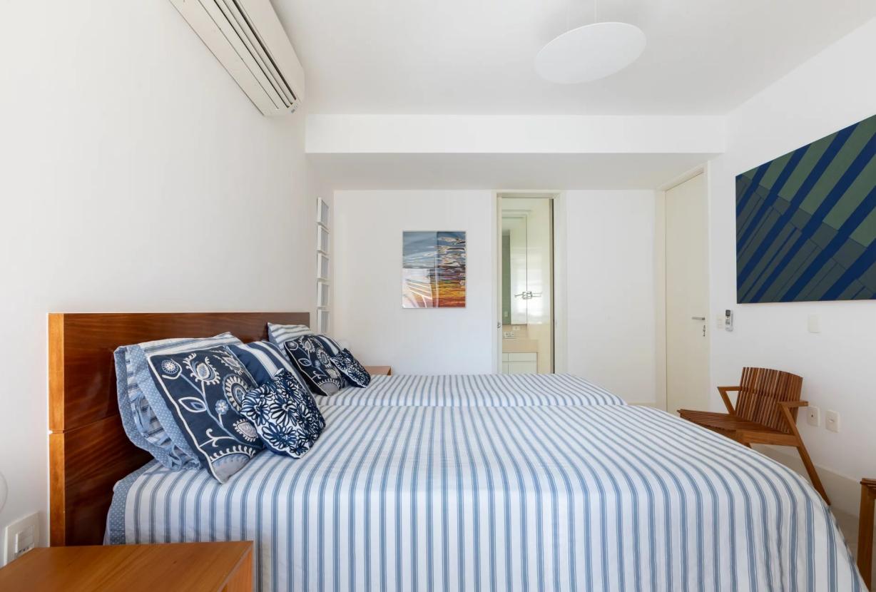 Rio038 - Design & Sea — Contemporary Duplex by Paula Neder