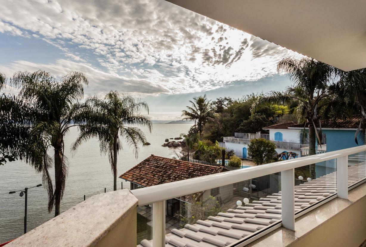 Flo542 - Linda villa frente mar em Florianópolis
