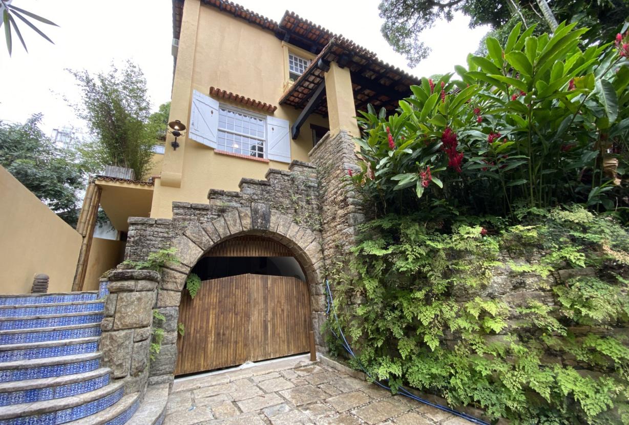 Rio412 - Linda casa com jardins e piscina na Gávea