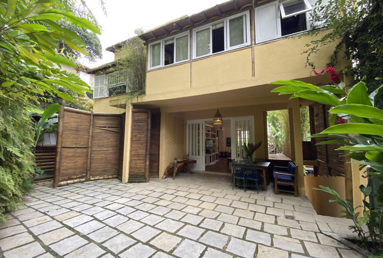 Rio412 - Linda casa com jardins e piscina na Gávea