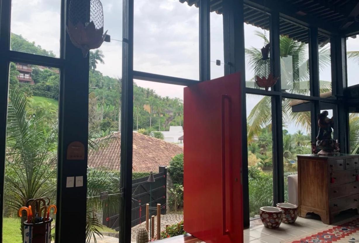 Luxurious Retreat in Angra dos Reis: 6-Bedroom House for Sale