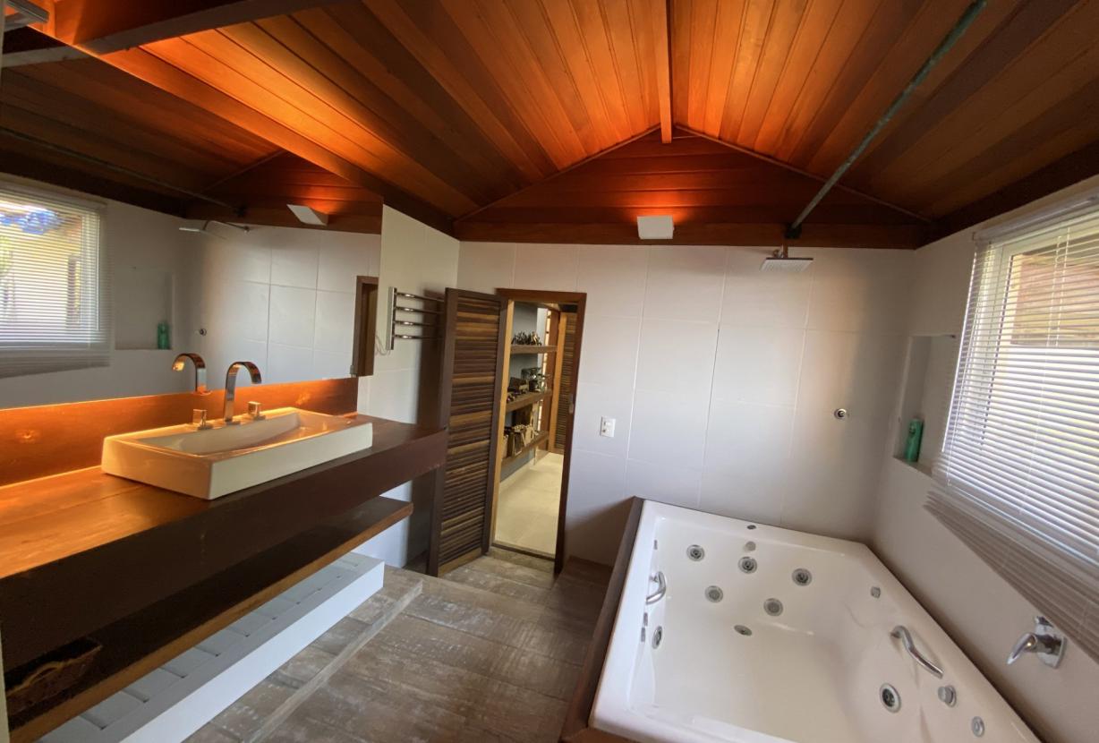Rio357 - Charming villa with pool and 5 suites in Joá