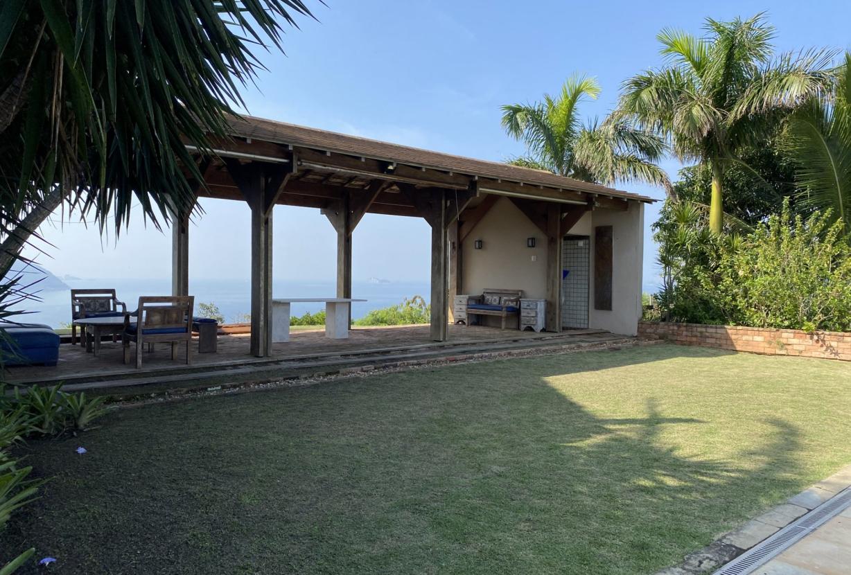 Rio357 - Charming villa with pool and 5 suites in Joá