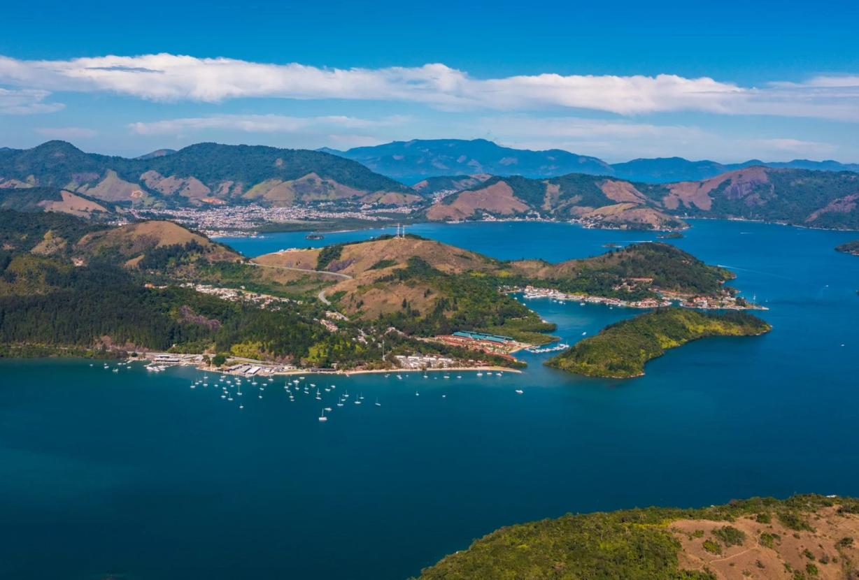 Ang049 - Hermosa casa en una isla en Angra dos Reis