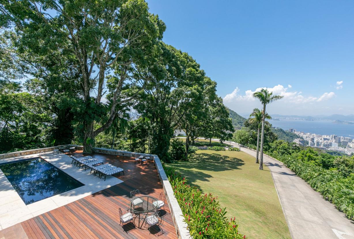 Rio019 - Mansion overlooking the city with pool