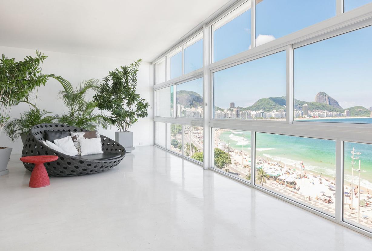 Rio035 - Spacious apartment facing the sea in Copacabana