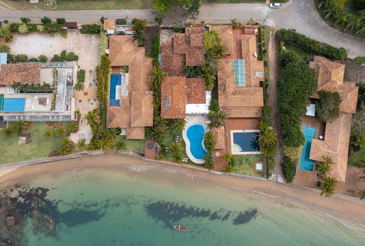 Buz008 - Luxuosa casa com piscina em frente ao mar em Buzios