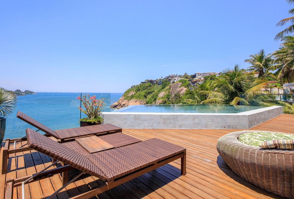 Rio017 - Beautiful villa with an ocean view in Joá