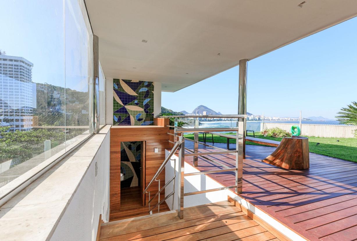 Rio006 - 4 bedroom villa overlooking the ocean of Leblon