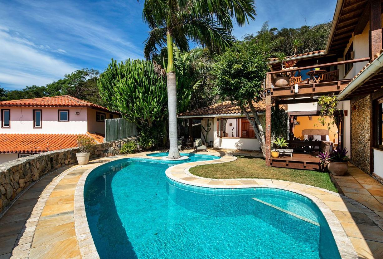 Buz025 - Luxury four bedroom house with pool in Búzios