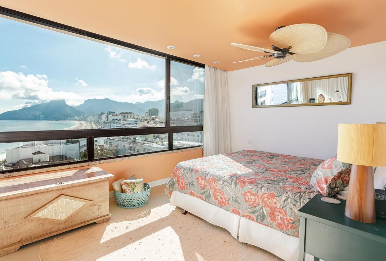 Rio069 - Beautiful 3 bedroom penthouse in Ipanema