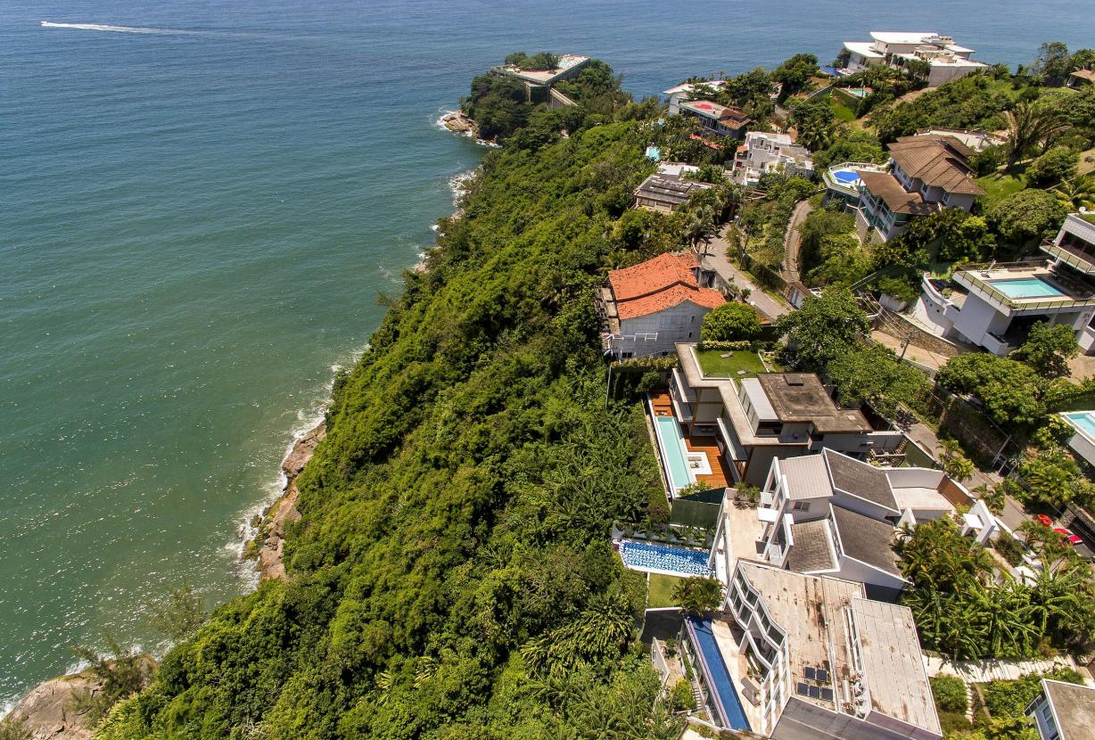 Rio012 - 5-Suite Villa with Ocean Views in Joá