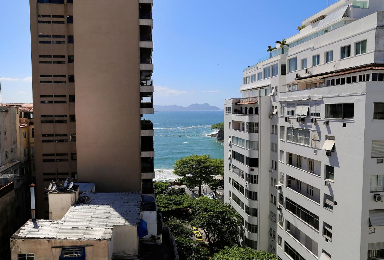 Rio197 - Penthouse overlooking the ocean in Copacabana