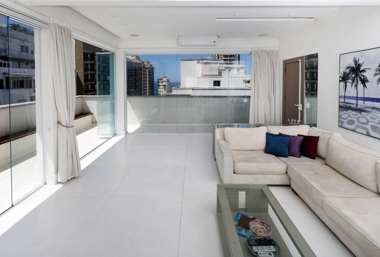 Rio197 - Penthouse overlooking the ocean in Copacabana