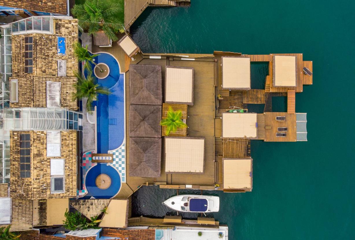 Ang015 - Villa de 16 quartos e piscina em Angra dos Reis