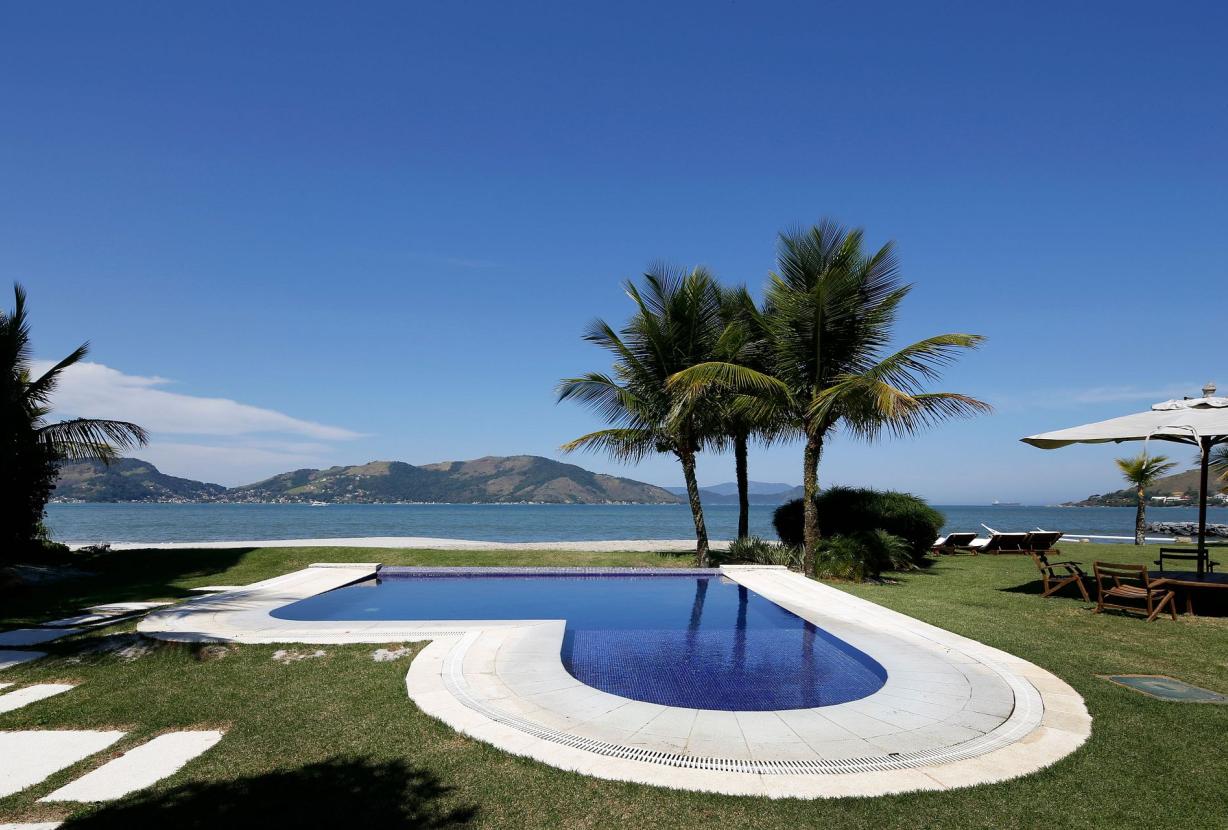 Ang027 - Casa de luxo em frente ao mar em Angra dos Reis