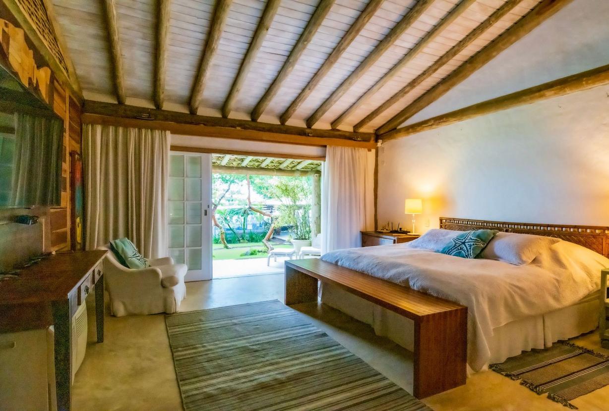 Ang003 - Luxurious beachfront property in Ilha Grande