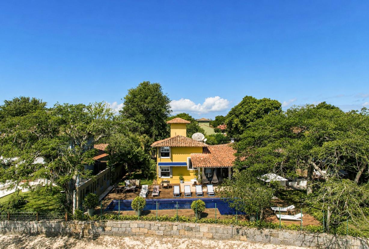 Buz028 - Hermosa casa frente al mar de 6 cuartos en Búzios