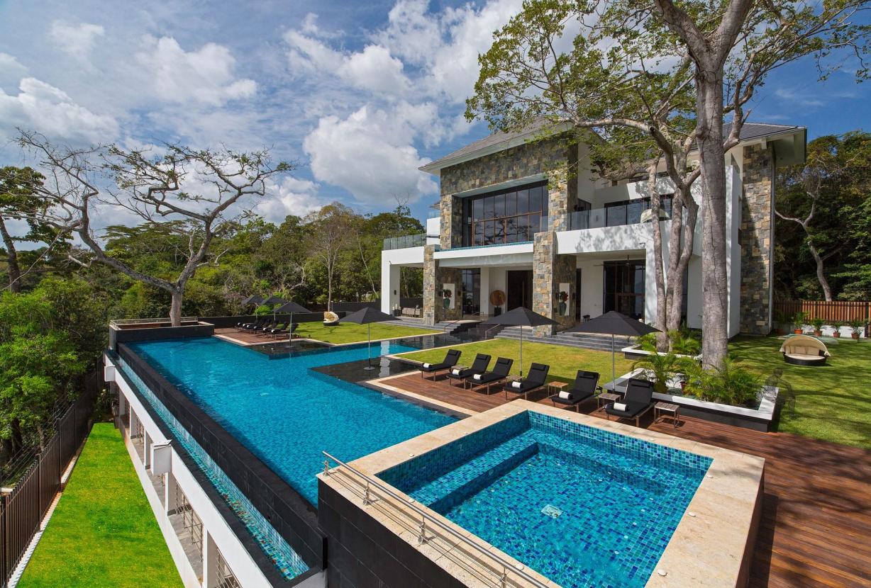 Pan003 - Luxury mansion with infinity pool in Panama City