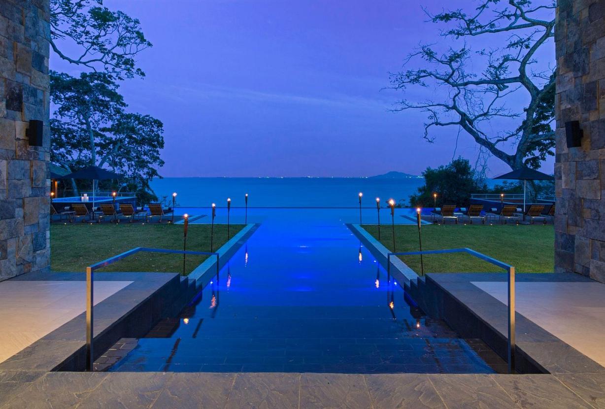 Pan003 - Luxury mansion with infinity pool in Panama City