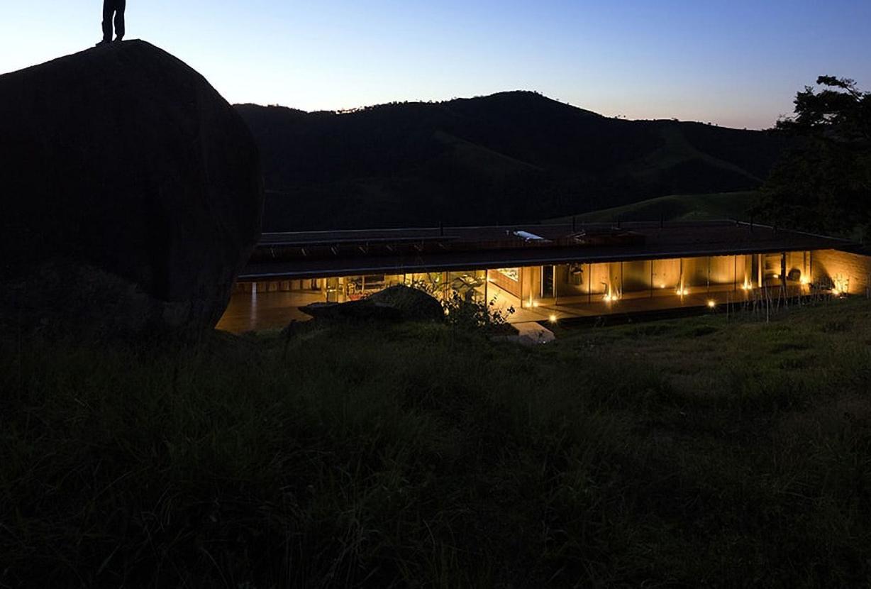 Cat001 - Maison contemporaine à Catuçaba