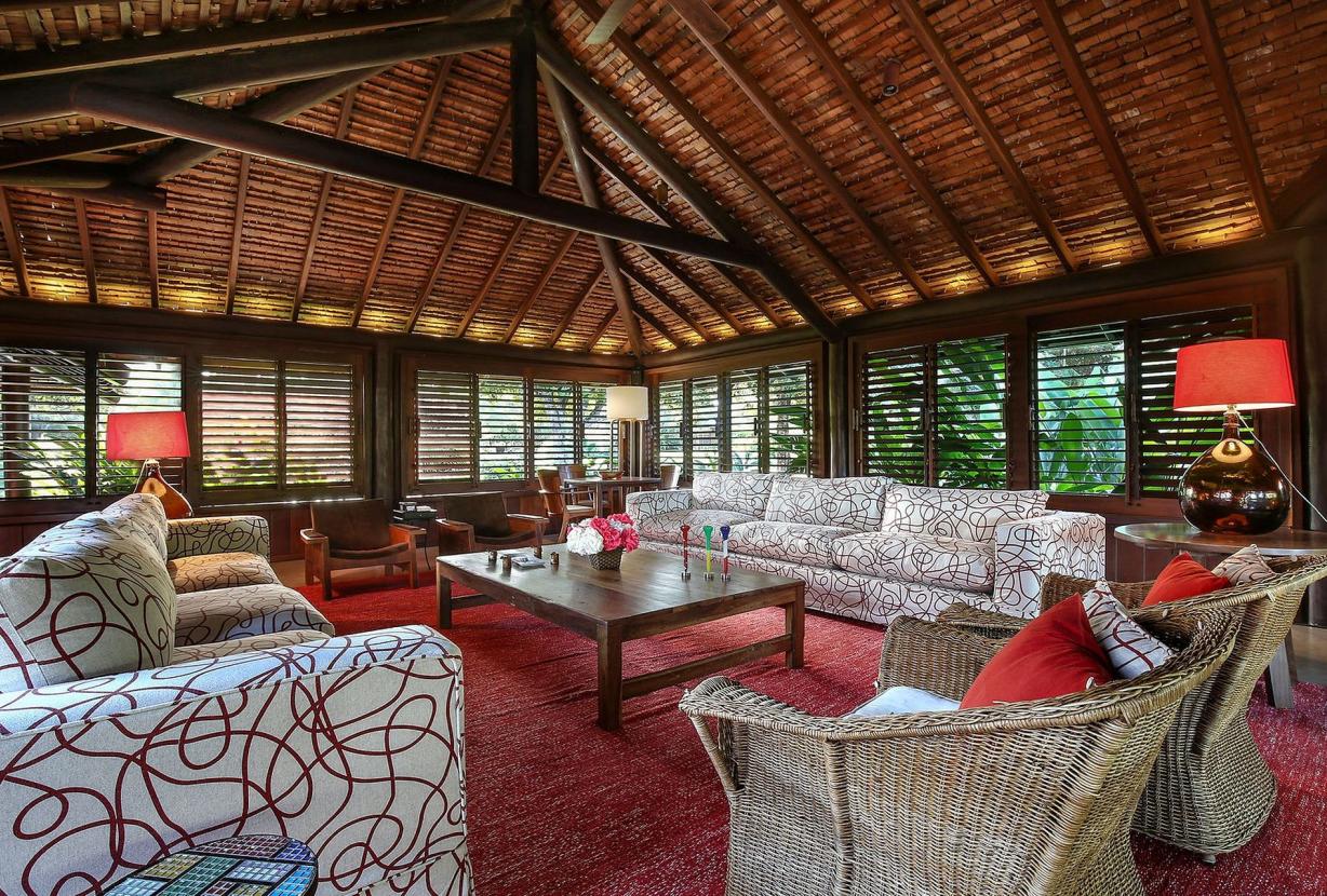 Bah003 - Luxury villa with tropical Bahian design