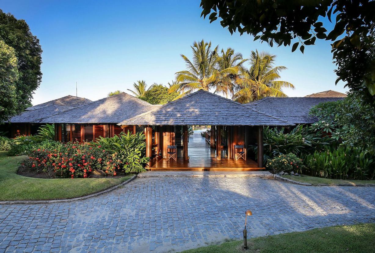 Bah003 - Luxury villa with tropical Bahian design