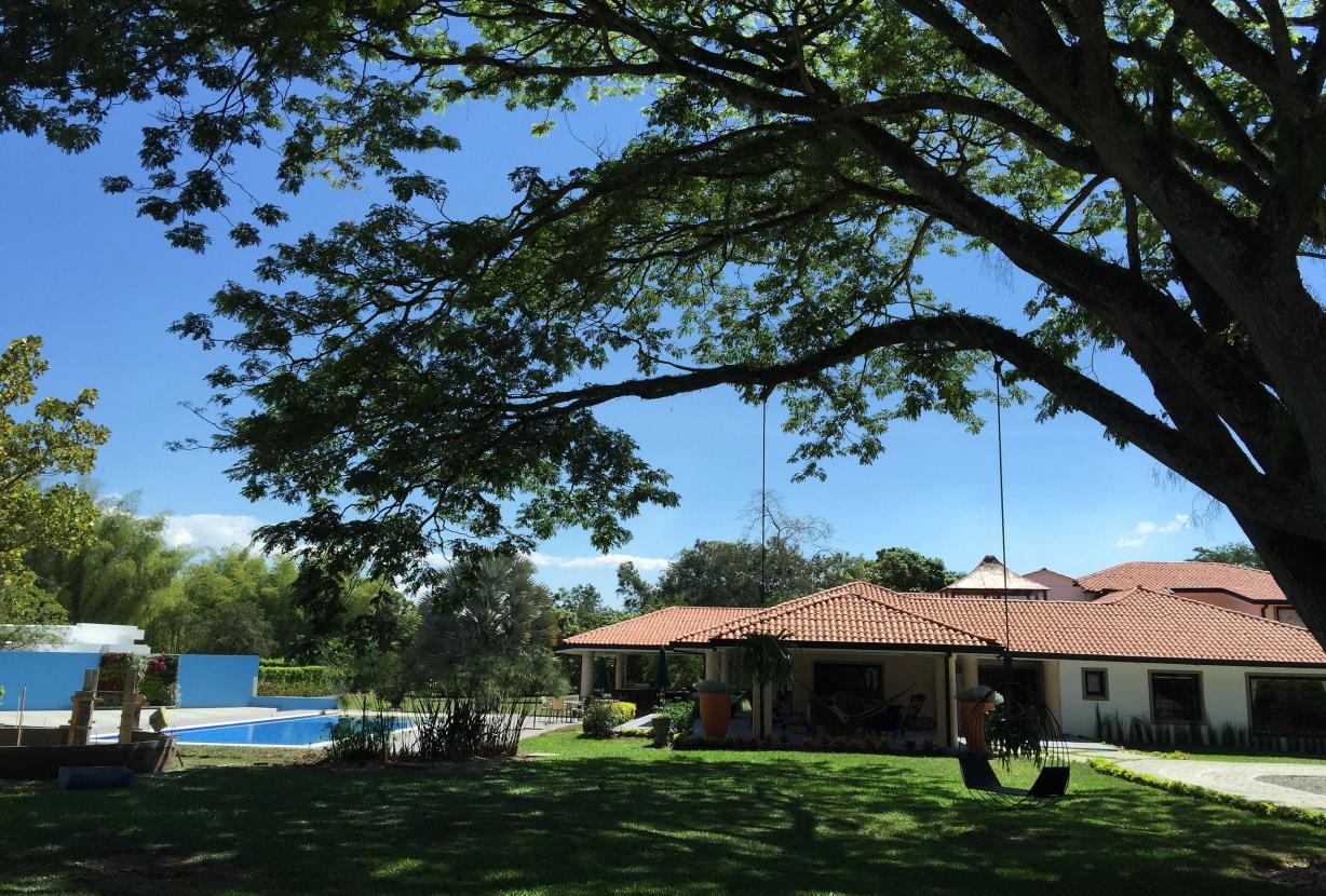 Arm003 - Hacienda de montaña con piscina en Quindio