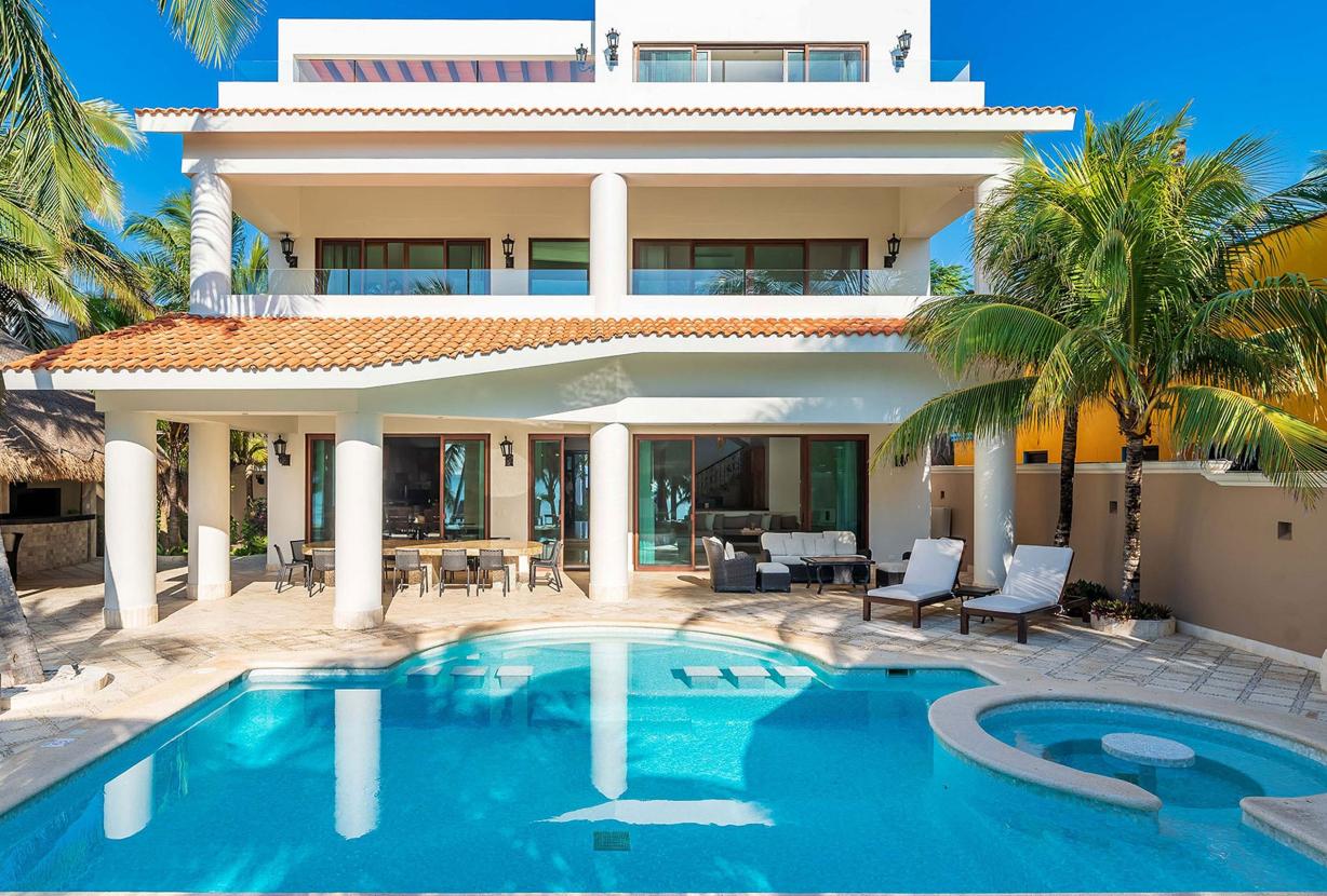 Tul005 - Luxurious seafront villa with pool in Tulum