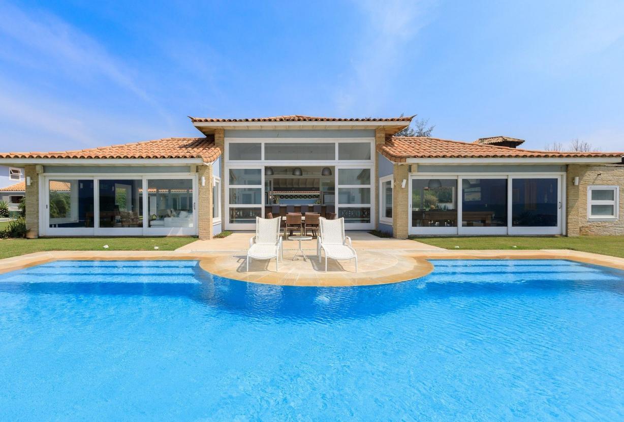 Buz043 - Villa de luxe avec piscine en front de mer à Buzios