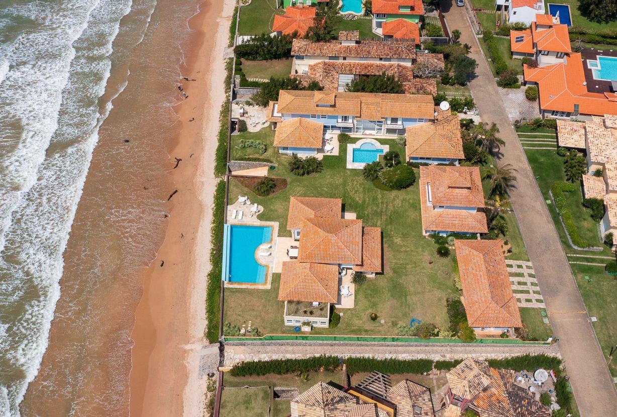 Buz043 - Lujosa villa con piscina frente al mar en Búzios