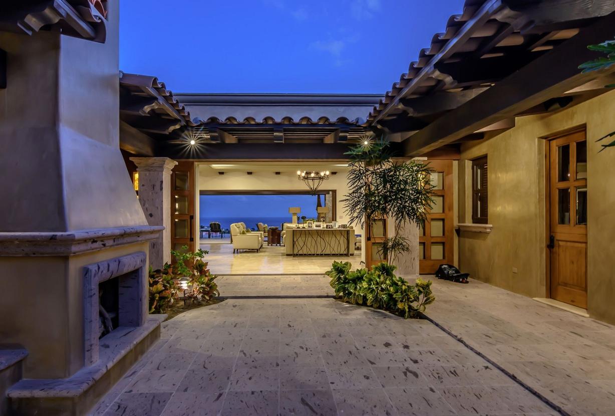 Cab013 - Magnificent villa with infinity pool in Los Cabos