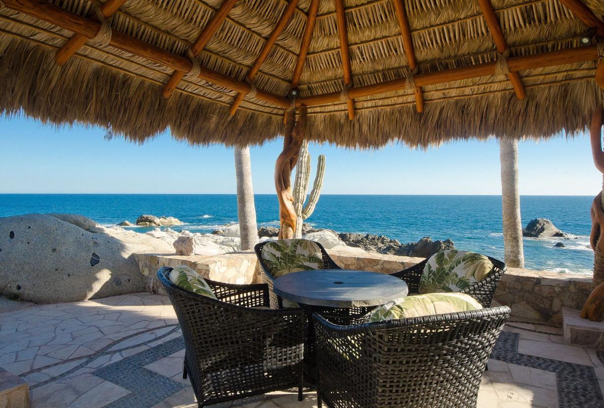 Cab019 - Exclusive 4 bedroom sea front villa in Los Cabos