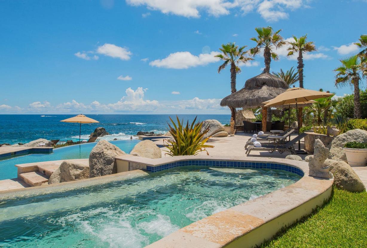 Cab019 - Exclusive 4 bedroom sea front villa in Los Cabos