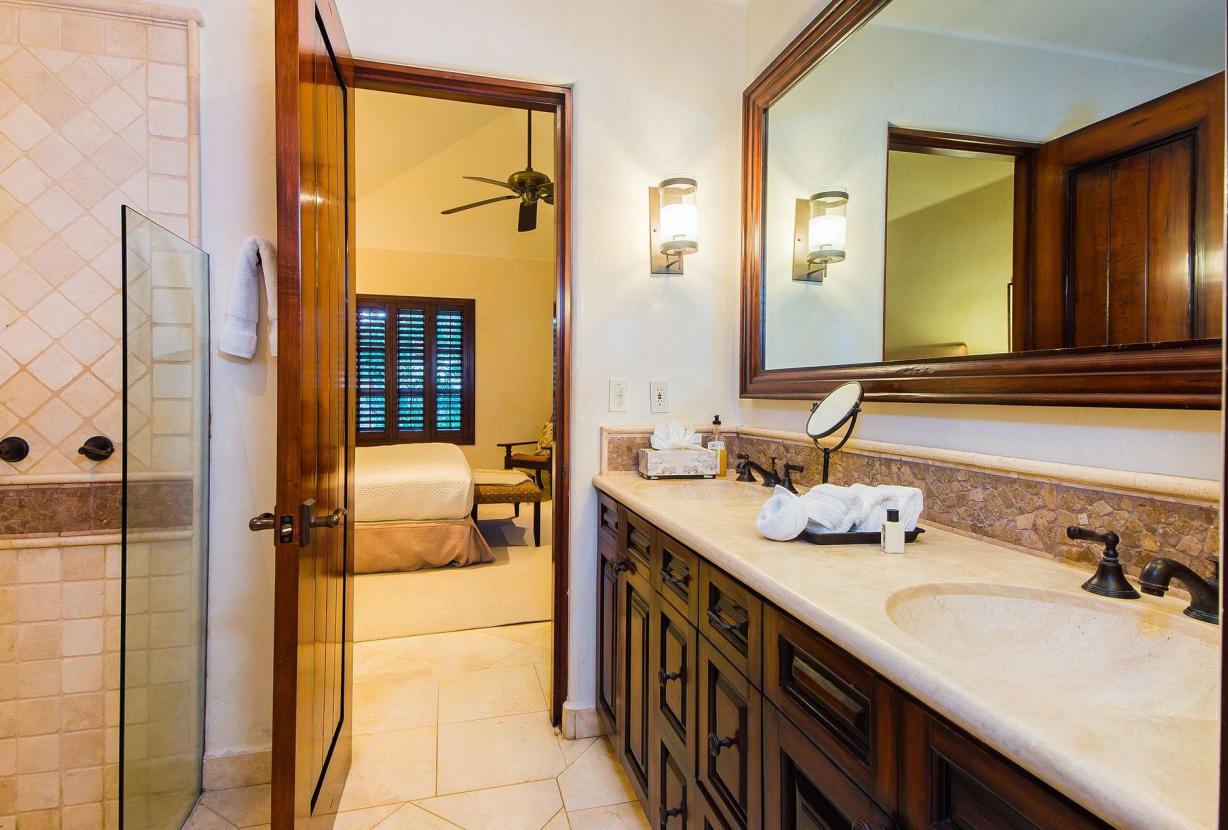 Cab019 - Exclusive 4 bedroom sea front villa in Los Cabos