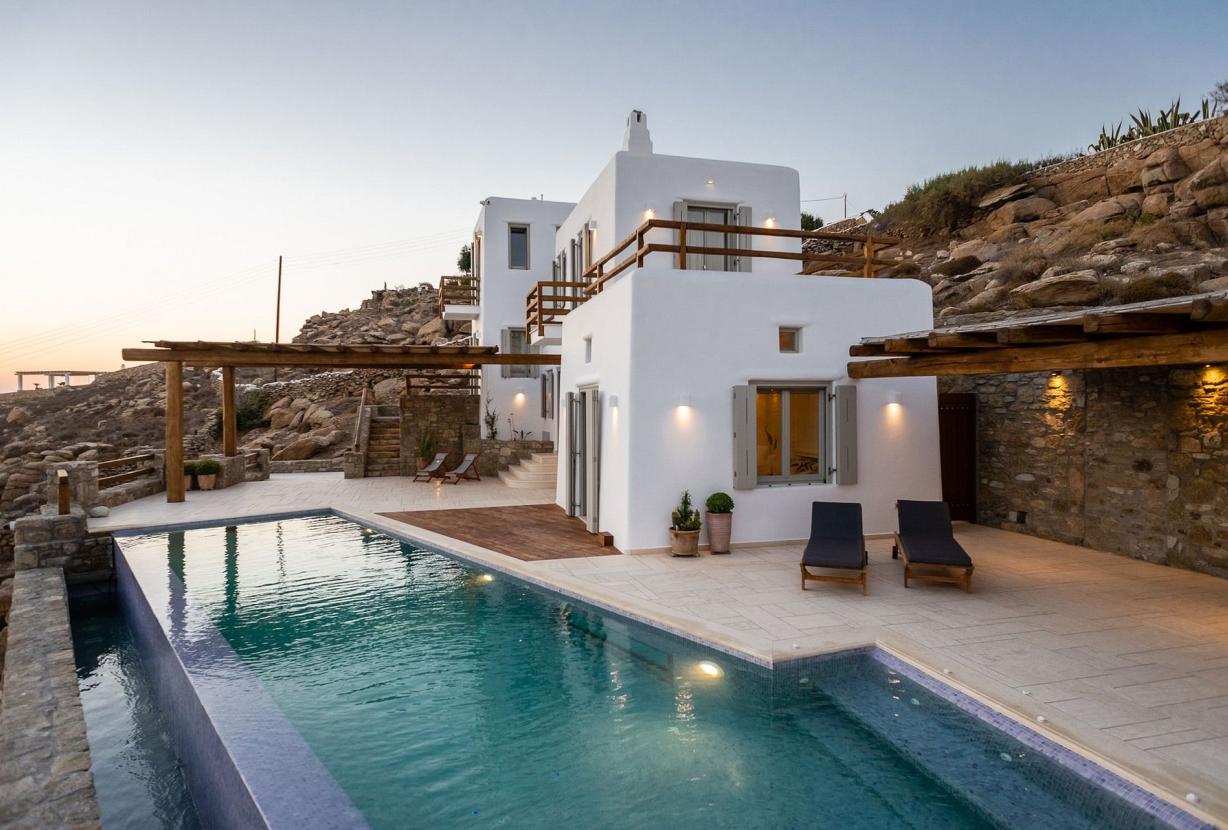 Cyc065 - Villa à flanc de colline avec vue sur Mykonos