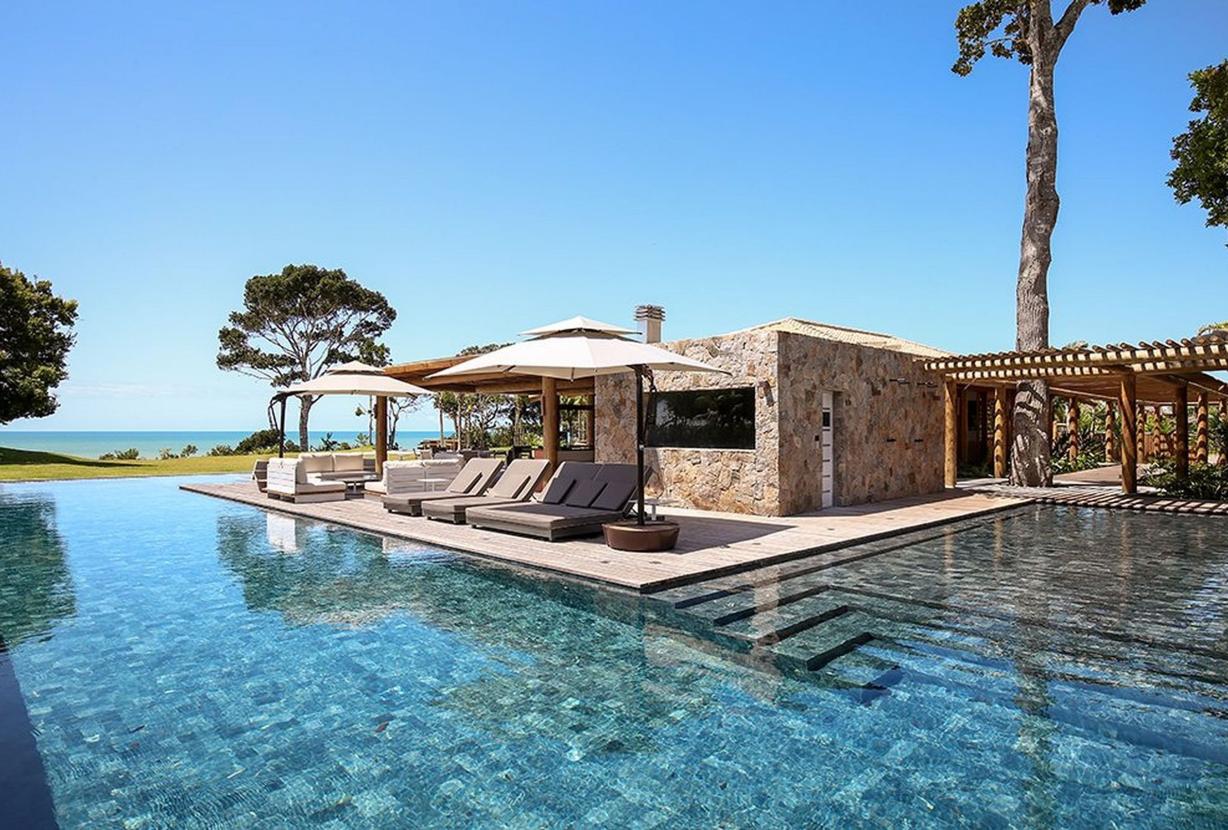 Bah056 - Spectacular property of 10 suites in Trancoso