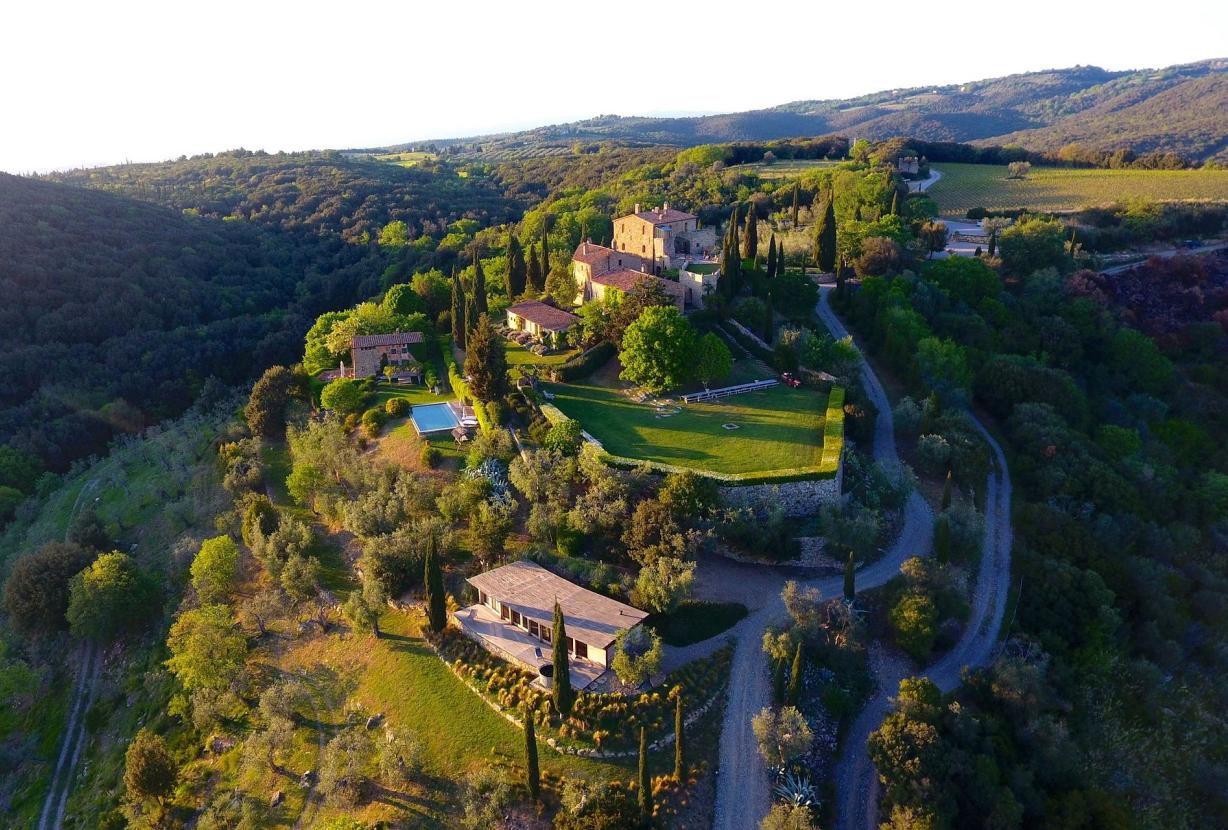 Tus008 - Spectacular Tuscan Castle from XI century | Latin